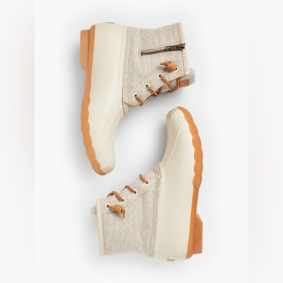 Sperry Shoes - Sperry Saltwater Duck Boots Size 5 Ivory Wool Waterproof Winter Booties